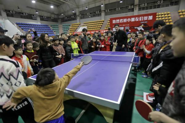 许多球迷和 许多球迷和