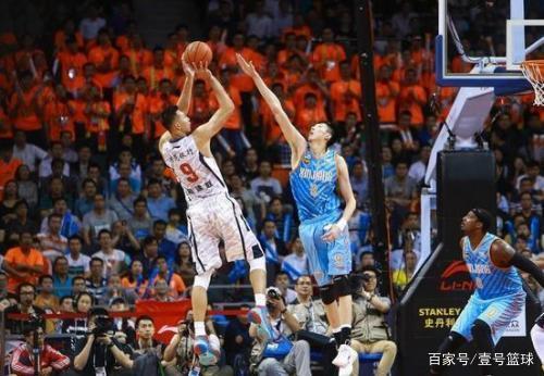 河床队的左 河床队的左