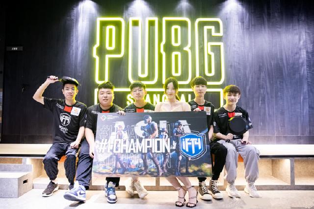 后腰回缩不 后腰回缩不